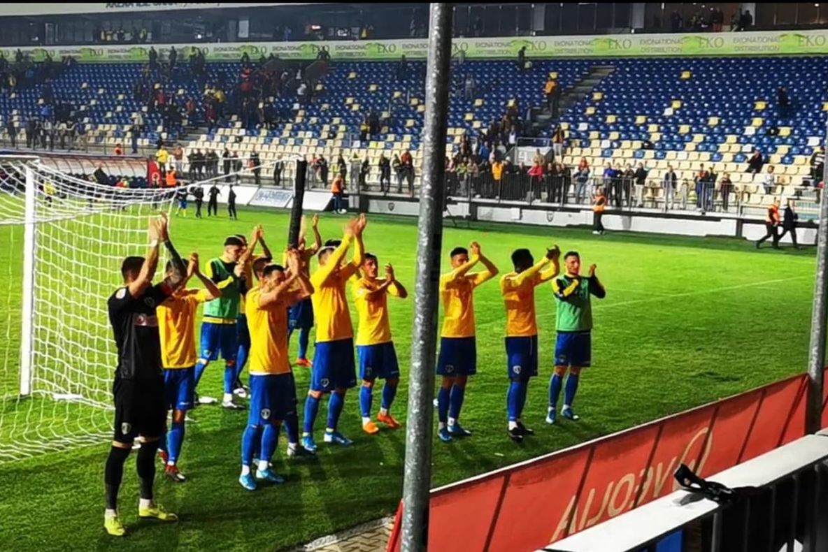 VIDEO| Se anunță o atmosferă incendiară la Primvs Derby! Ultrași ploieșteni, ”săgeți aruncate” către rapidiști