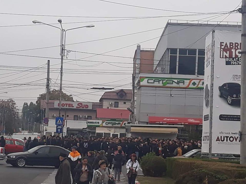 FOTO Haita pleacă la  București! Sute de fani ai Petrolului merg la meciul cu Rapid