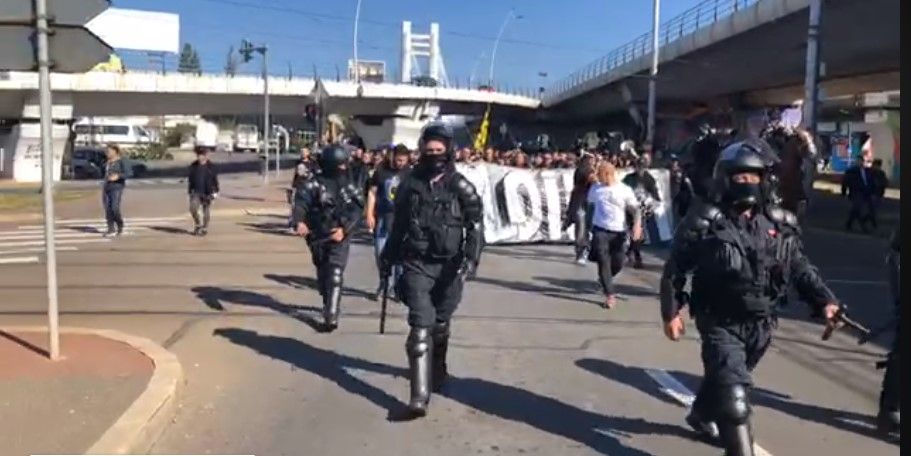 VIDEO| Lupii au luat cu asalt Bucureștiul! Aproximativ 1000 de fani ai Petrolului, în drum spre stadionul din Regie