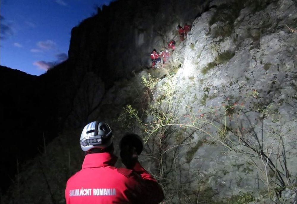 Doi turişti au rămas blocați în zona Vâlcelul Mortului.Intervenție dificilă a salvamontiștilor din Bușteni din cauza vântului puternic și a ceței