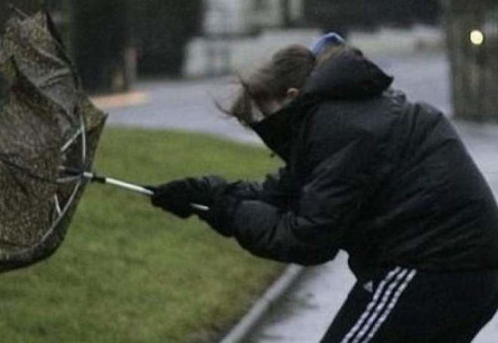 ALERTĂ METEO! Cod roșu de vânt puternic în Prahova!