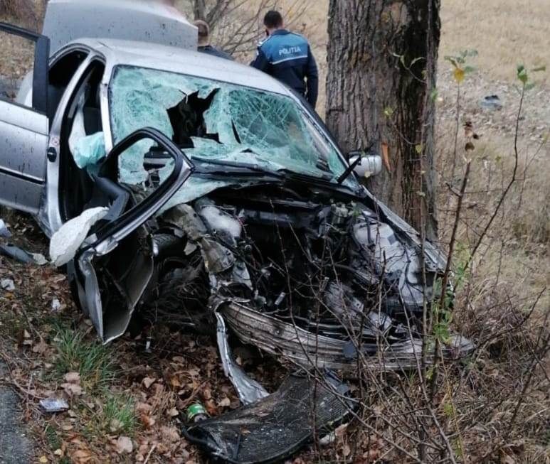 FOTO| Accident grav la Brazi. Trei persoane au fost transportate la spital
