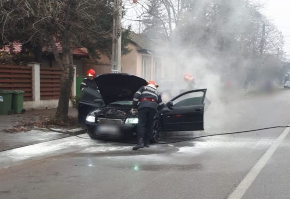 FOTO  Autoturism în flăcări la Mizil