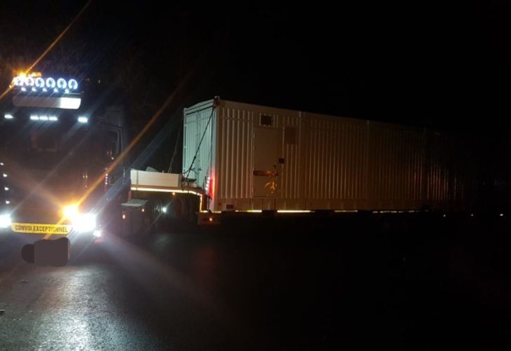 FOTO Trafic blocat pe DN1 A de un transport agabaritic!