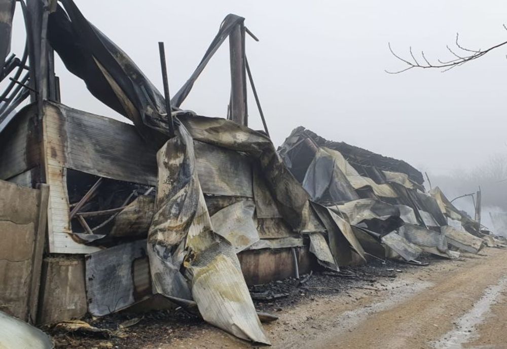 FOTO Noi imagini cu incendiul de la Urlaţi