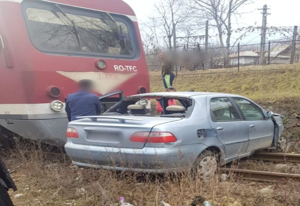 Accident feroviar la Măneciu Ungureni! Două persoane, la un pas să-și piardă viața