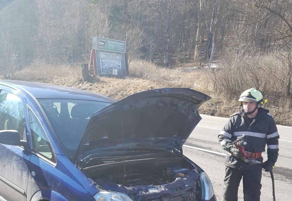 Autoturism cuprins de flăcări pe DN1, la Sinaia 