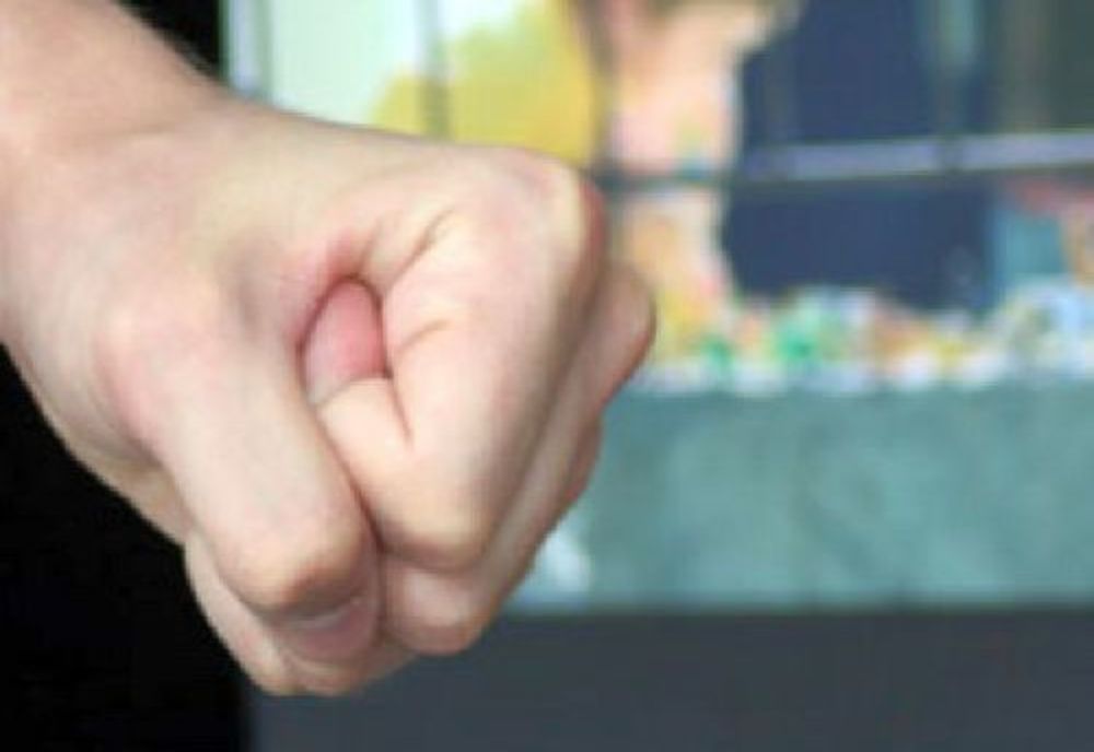 Un poliţist prahovean a sunat la 112 anunţând că este bătut de nevastă!