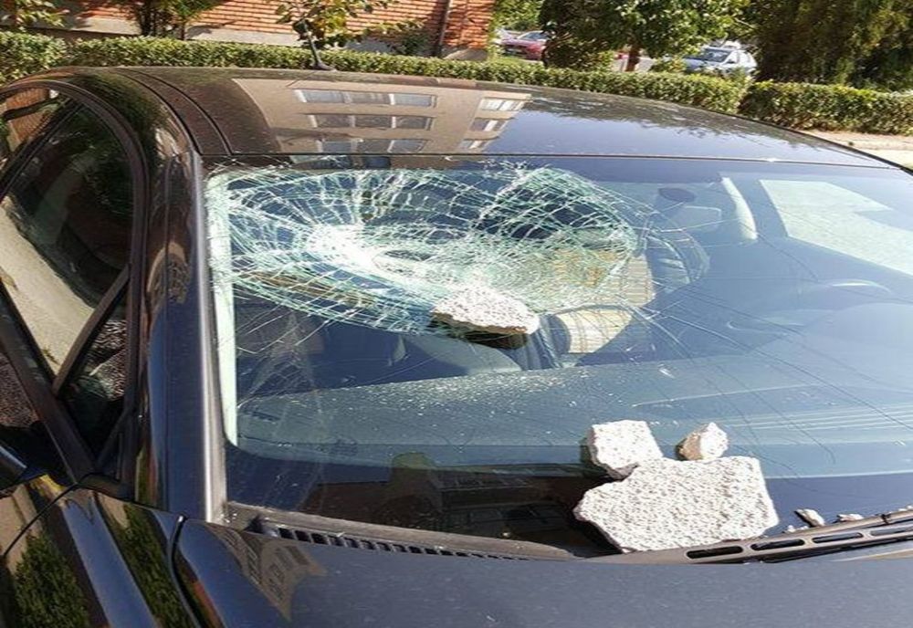 Femeie rănită în centrul Ploieștiului, de tencuiala căzută de la un bloc