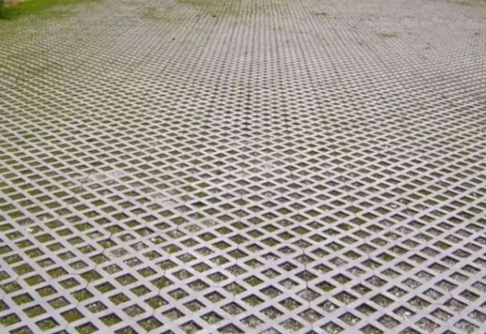 Închirierea locurilor de parcare din Ploieşti se amână