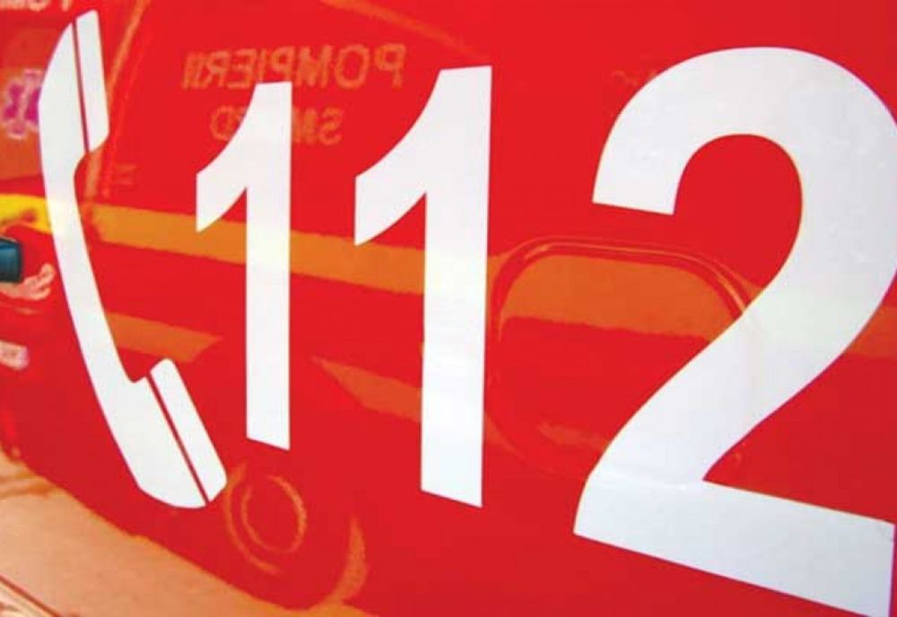 Bărbat prins sub un motostivuitor răsturnat, în Ploieşti