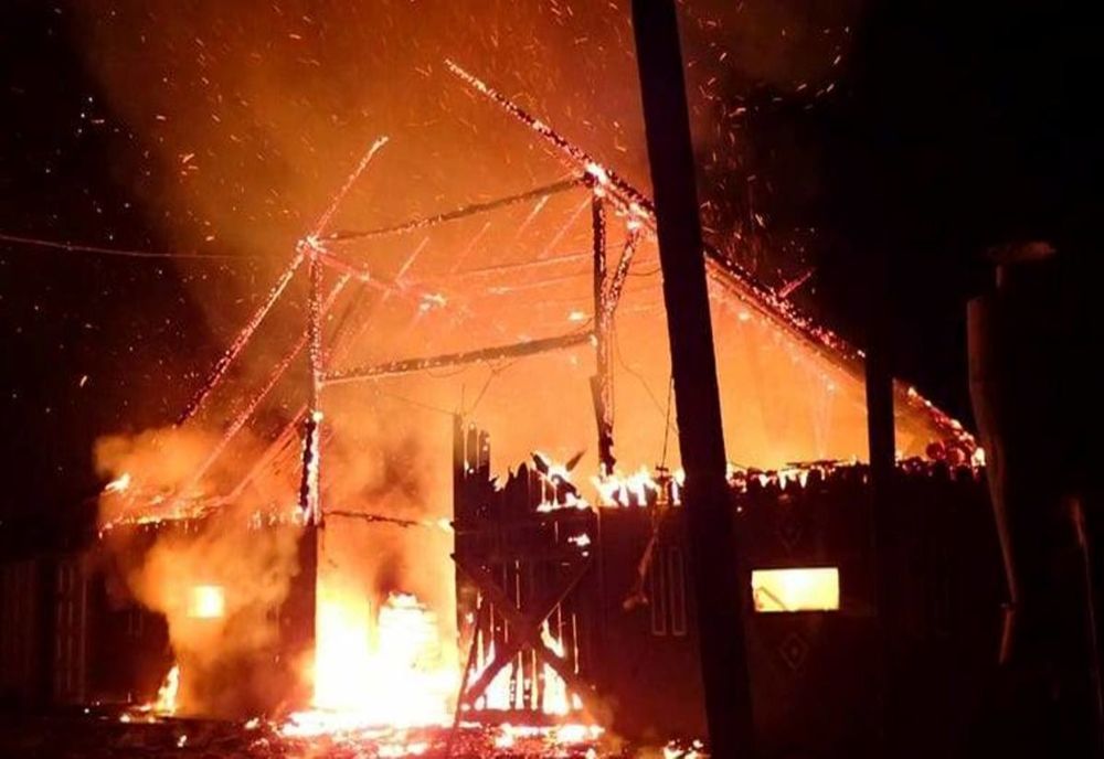 Patru locuințe mistuite de flăcări la Valea Călugărească