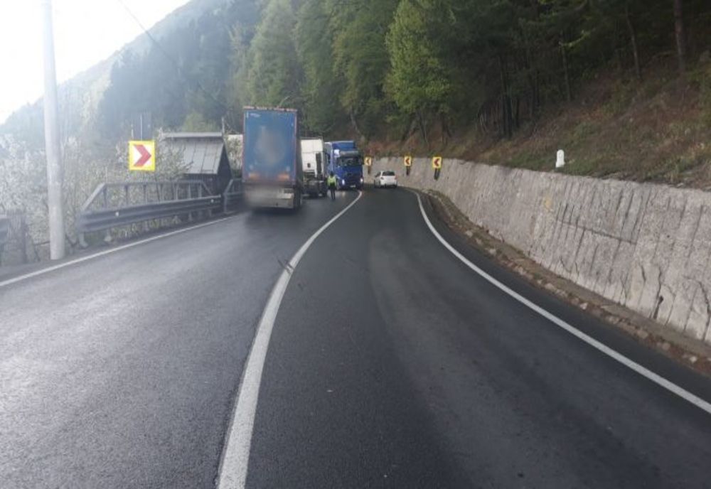 Trafic blocat pe DN1, la Posada, pe sensul Brașov – Ploiești, din cauza unui TIR