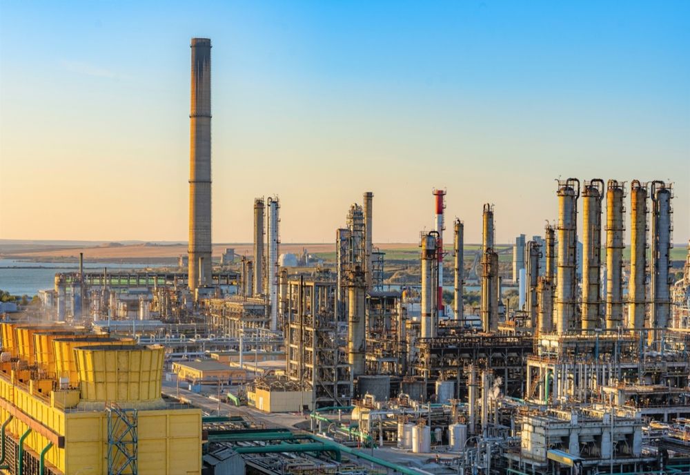 Rafinăriile Petromidia  și Vega repornesc unitățile de producție oprite pentru revizie