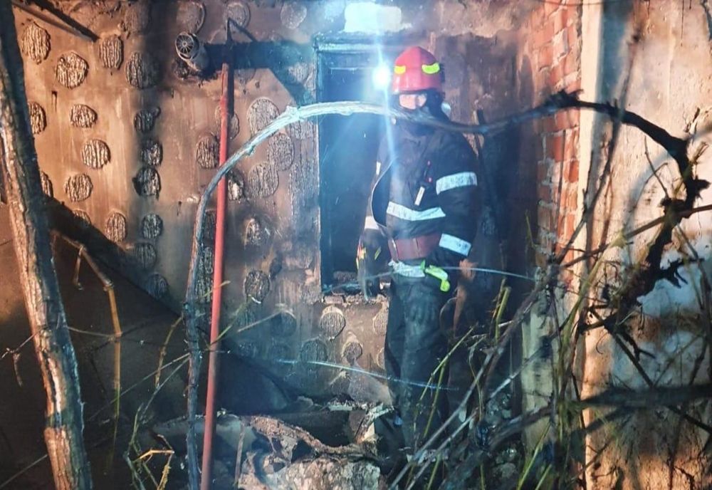 FOTO Incendiu devastator într-o comună din Prahova