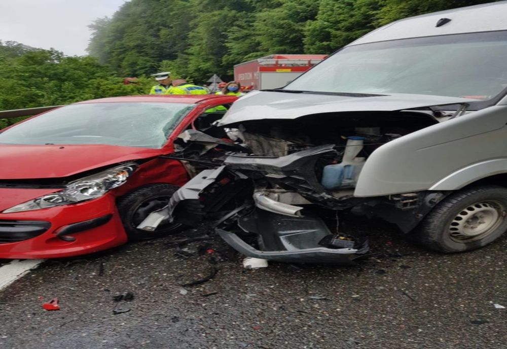 FOTO Trafic restricționat pe DN1, în zona Posada, din cauza unui accident 
