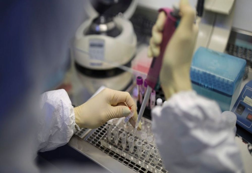 Testul rapid de salivă poate detecta prezența coronavirusului în corp în numai câteva minute