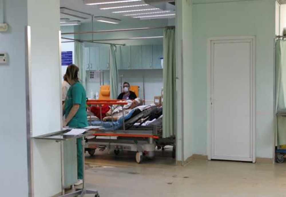 Aproape 200 de prahoveni testaţi COVID-19 pozitiv în acest week-end