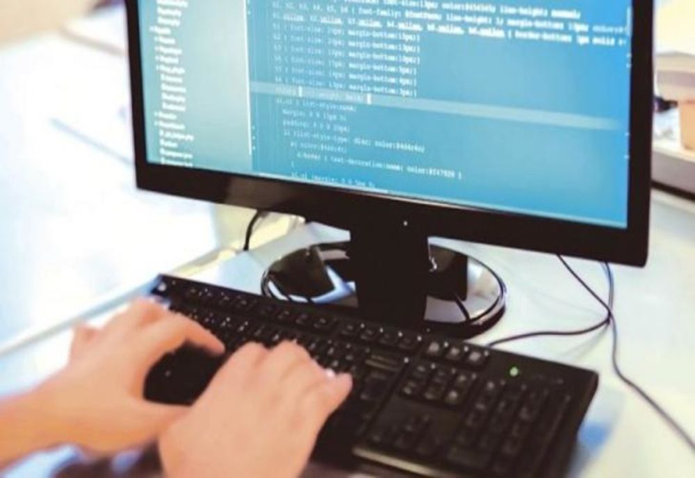 O polițistă din Ploiești, trimisă în judecată după ce a accesat baza de date ca să afle zilele de naștere ale unor rude