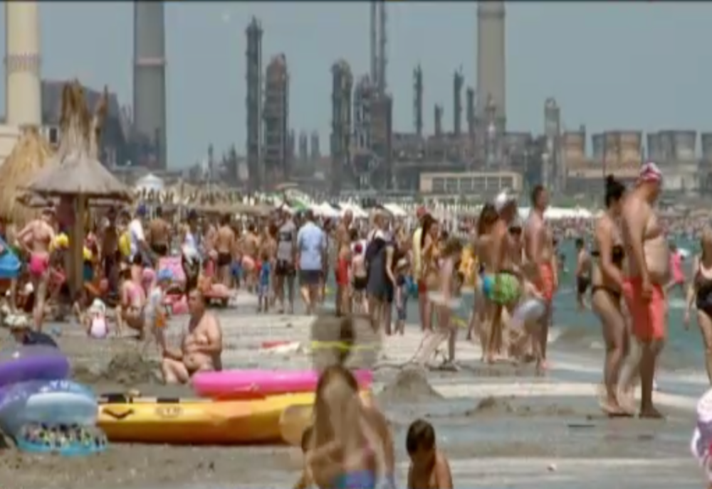 Reguli noi pe plajă şi în apă. Care e distanţa permisă 