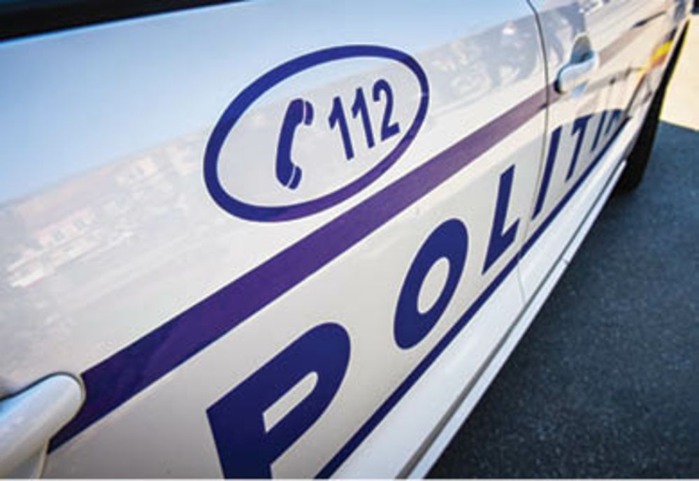 Un prahovean s-a urcat pe o antenă și a amenințat că se aruncă în gol