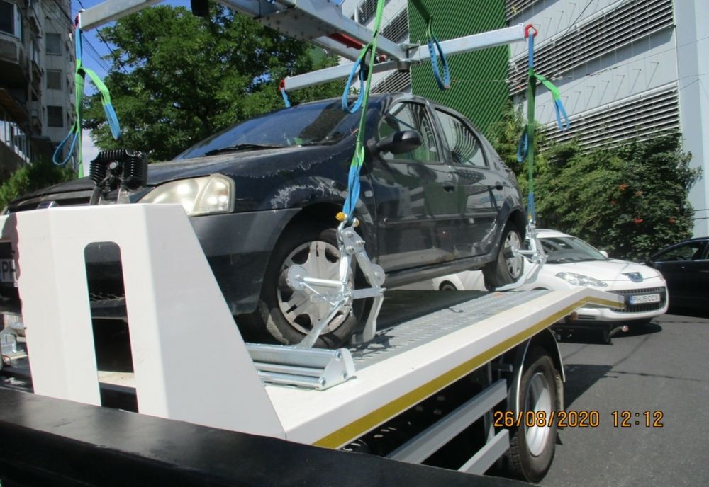 La Ploiești, se ridică mașinile parcate neregulamentar