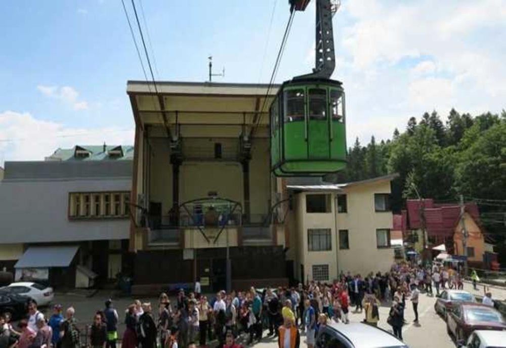 Turişti blocaţi într-o telecabină la Buşteni din cauza unei avarii la rețeaua electrică