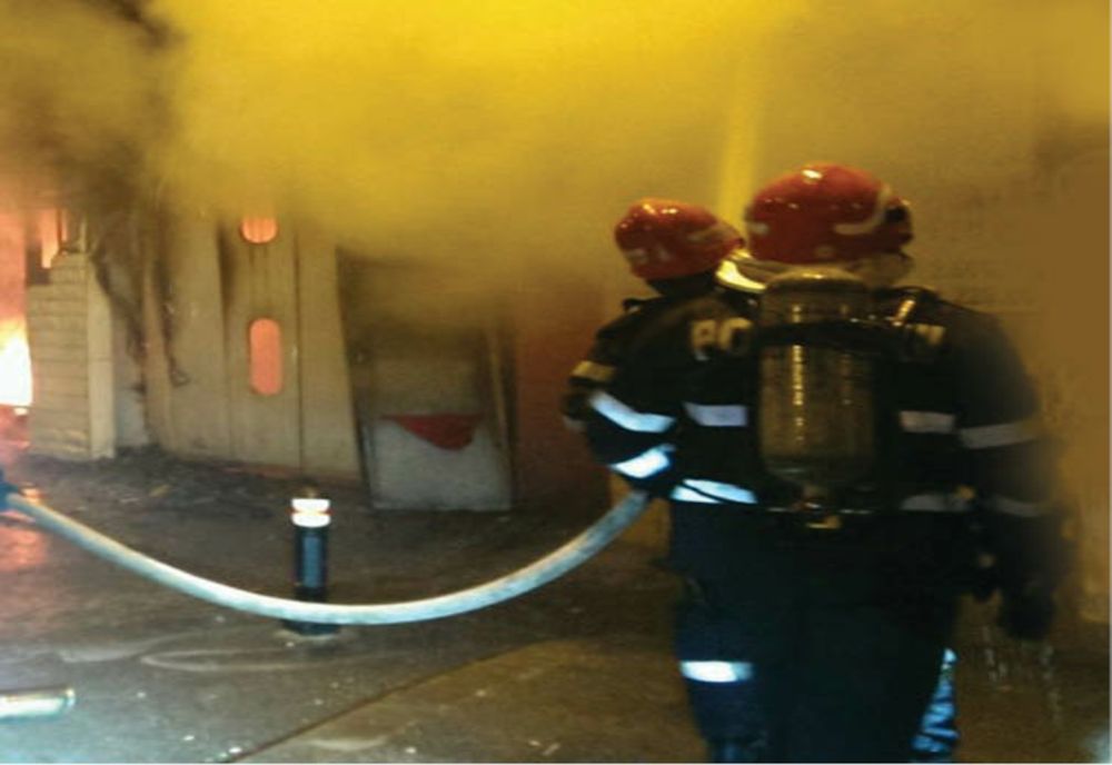 Două service-uri auro, afectate de incendii, în Prahova