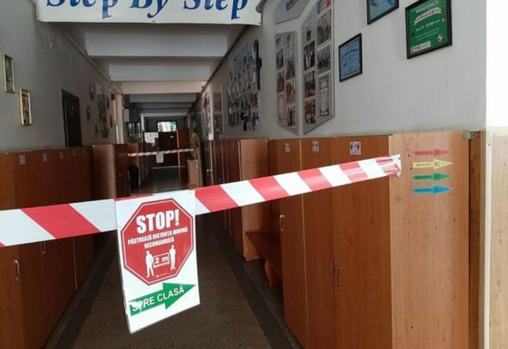 Profesori și elevi din Prahova, infectați cu Covid-19