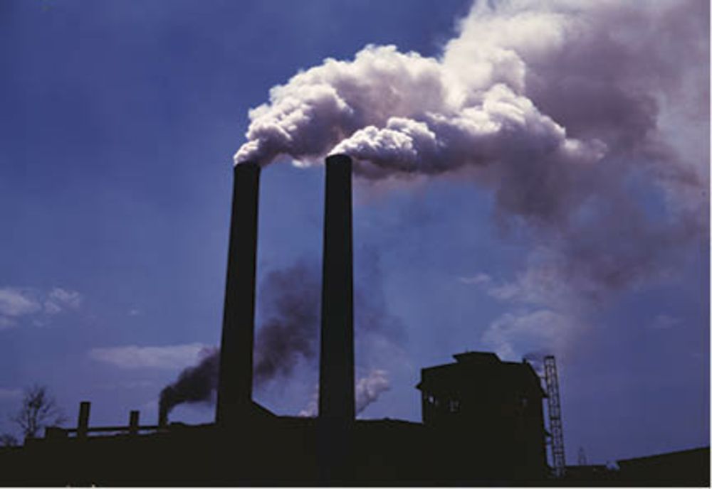 Prahovenii care locuiesc în zone poluate pot să solicite adeverințe pentru a ieși mai devreme la pensie