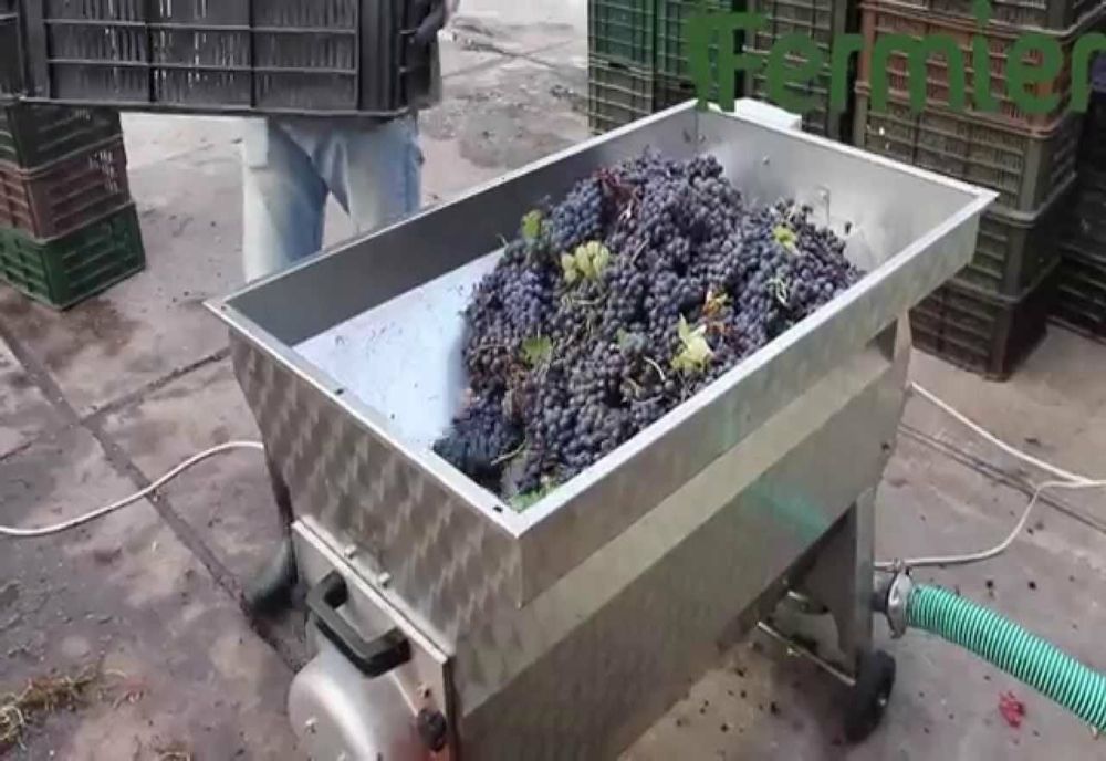 Un bărbat din Urlați a rămas fără braț în timp ce storcea struguri