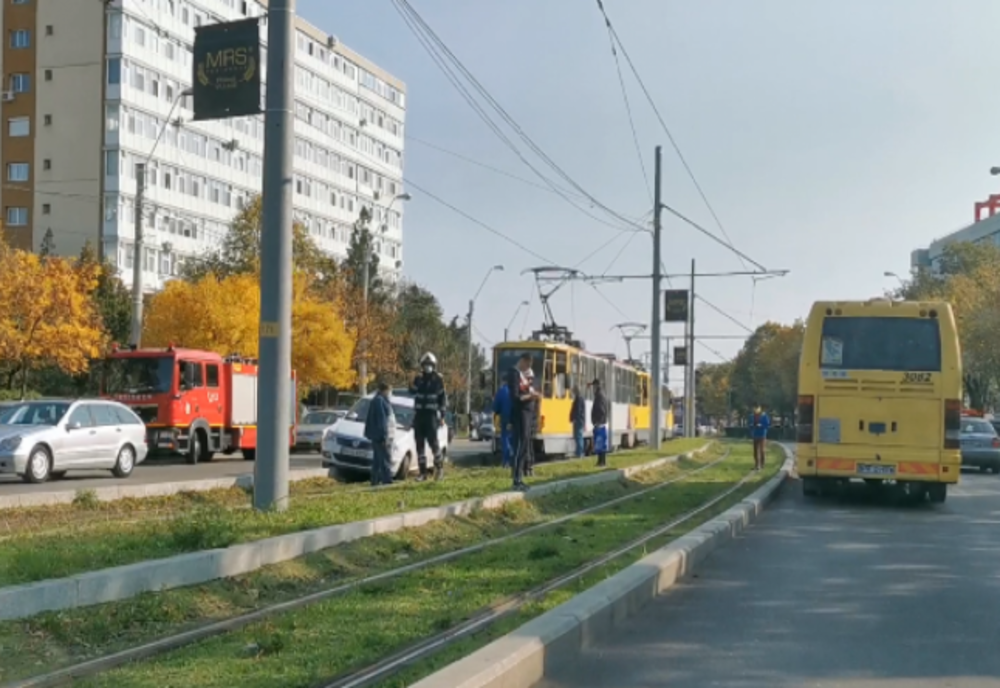 Un şofer a blocat timp de jumătate de oră circulaţia tramvaielor în Ploieşti 