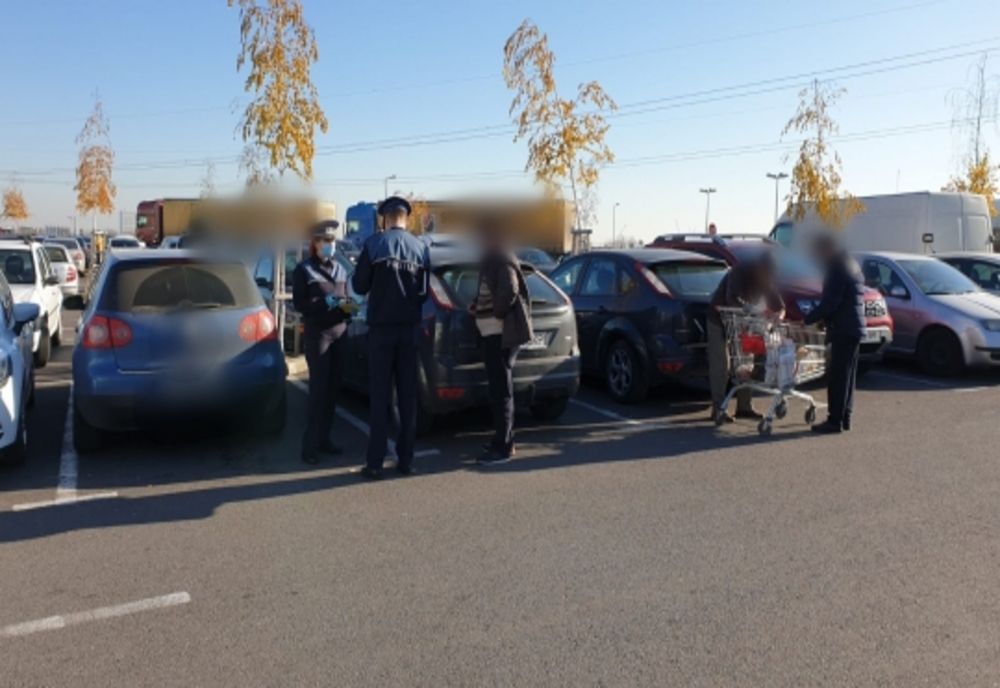 Acțiuni preventive ale polițiștilor în zona magazinelor din Ploiești