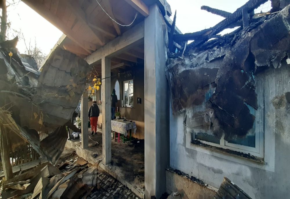 Mai multe familii din Breaza au rămas fără casă, în plină iarnă. Cum le puteți ajuta