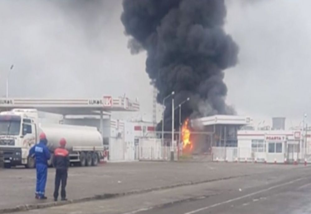 Incendiu la o rampă de încărcare a unei rafinării din Ploiești!