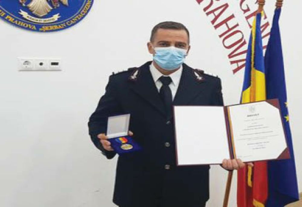 Pompier prahovean, decorat cu „Emblema de onoare a MAI” pentru salvarea vieții unui bebeluș