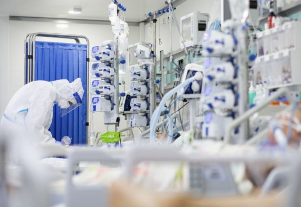 Mai multe paturi libere la ATI în spitalele din Prahova pentru bolnavii de COVID-19  