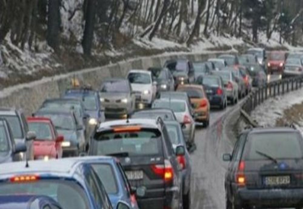 Coloane de mașini pe DN 1, în diferite zone
