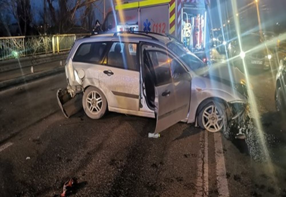 Accident în Ploiești. Două persoane au ajuns la spital
