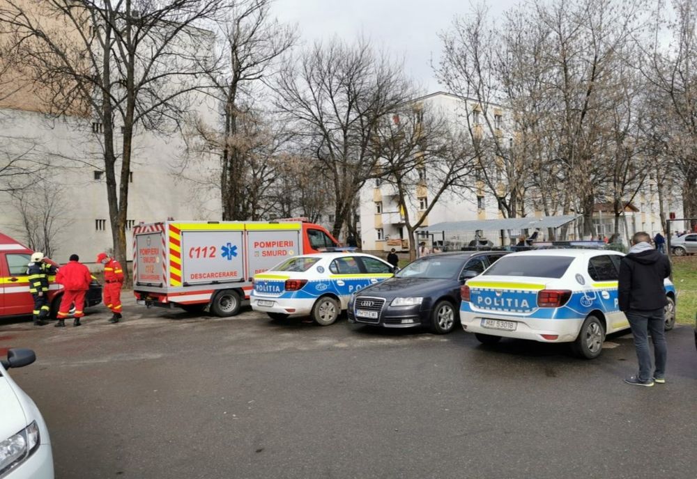 Un bărbat a vrut să dea foc unei butelii într-un bloc de locuințe sociale din Ploiești