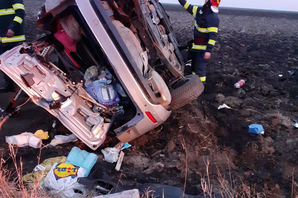 Accident rutier în Prahova.Trei persoane, inclusiv un copil, sunt încarcerate
