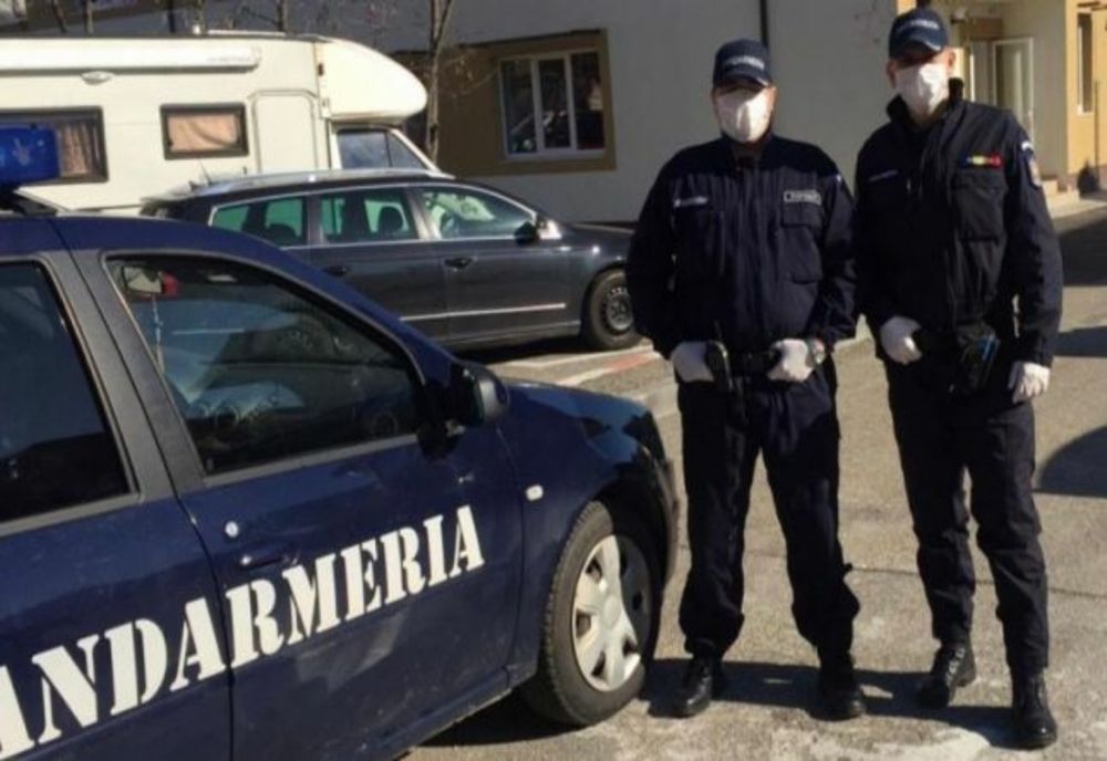 Bărbat cercetat penal pentru că a fugit din carantină. Le-a atras atenția jandarmilor din Ploiești pentru că nu purta mască