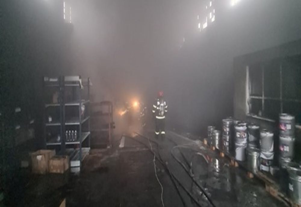 Incendiu la un depozit de produse inflamabile din Prahova
