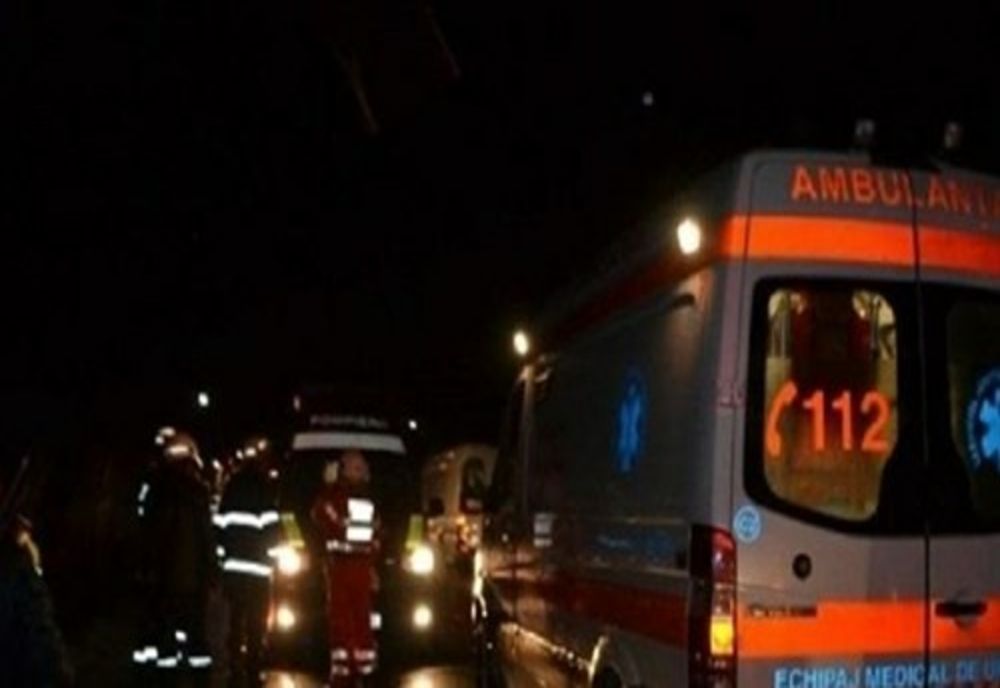 Accident rutier în Prahova. Trei persoane, printre care și un copil, au fost transportate la spital