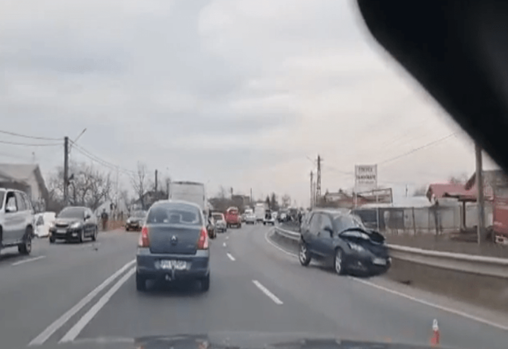 Patru mașini implicate într-un accident, pe DN 1B, în Prahova 