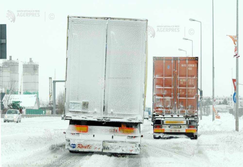 Prahova. TIR-uri oprite pe DN 1A, unde se circulă în condiții de iarnă