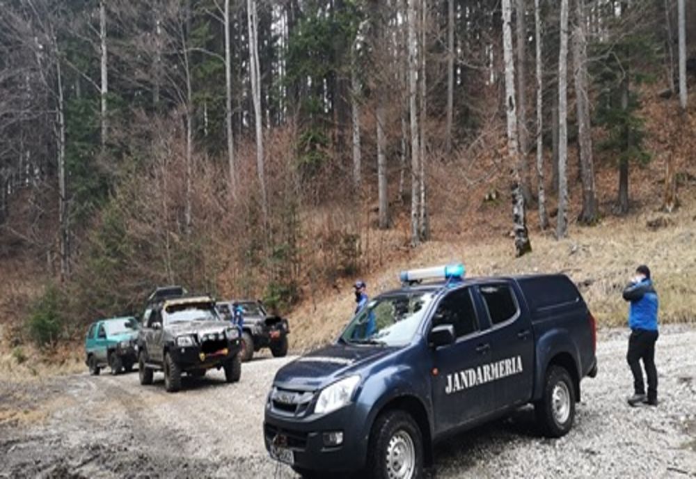 Amatori de off-road, amendați de jandarmii prahoveni