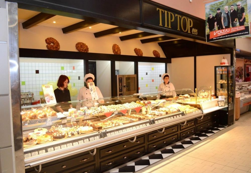 Lanț de cofetării prezent și în Ploiești, amendat pentru că-și spiona angajații în vestiare și sala de mese