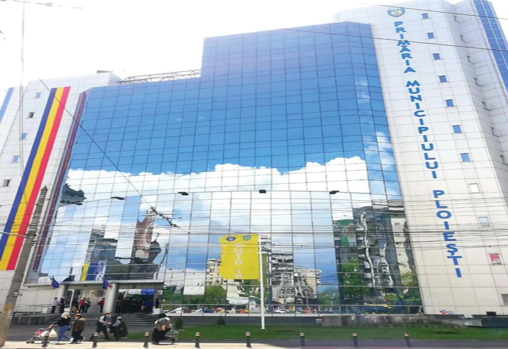 Primăria Ploiești arborează steag în culorile scenariilor corespunzătoare incidenței COVID