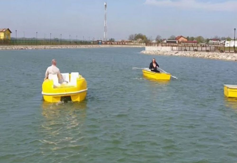 Bărci și hidrobiciclete disponibile, din acest weekend, în parcul de la Brazi 